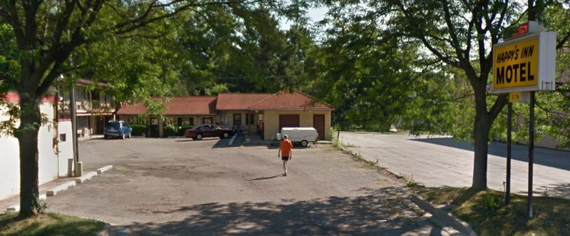 Humphreys Motel (Humphrey Motel, Happys Inn Motel) - Historical Street View